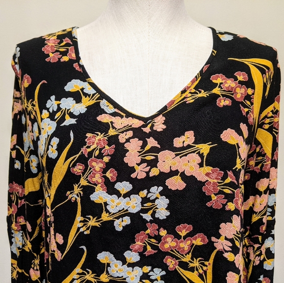 Black floral bell sleeved boho dress - Picture 4 of 6